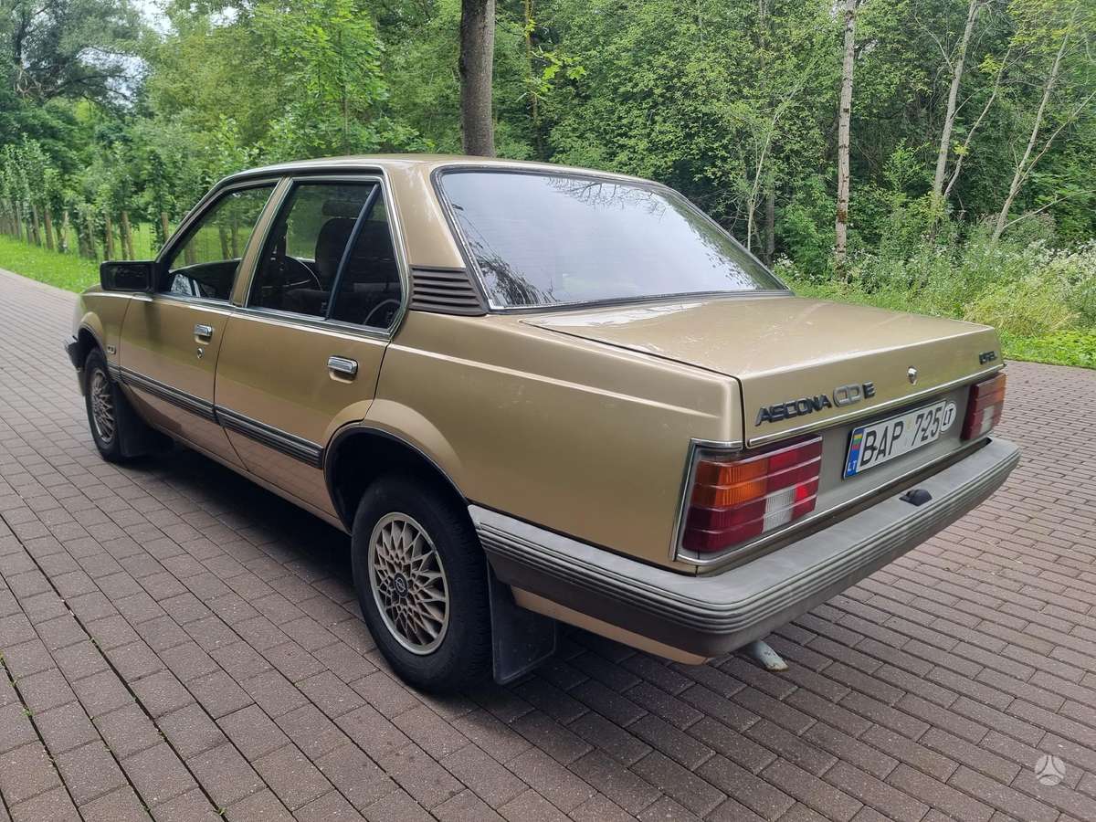 Opel Ascona, 1.8 l., Седан