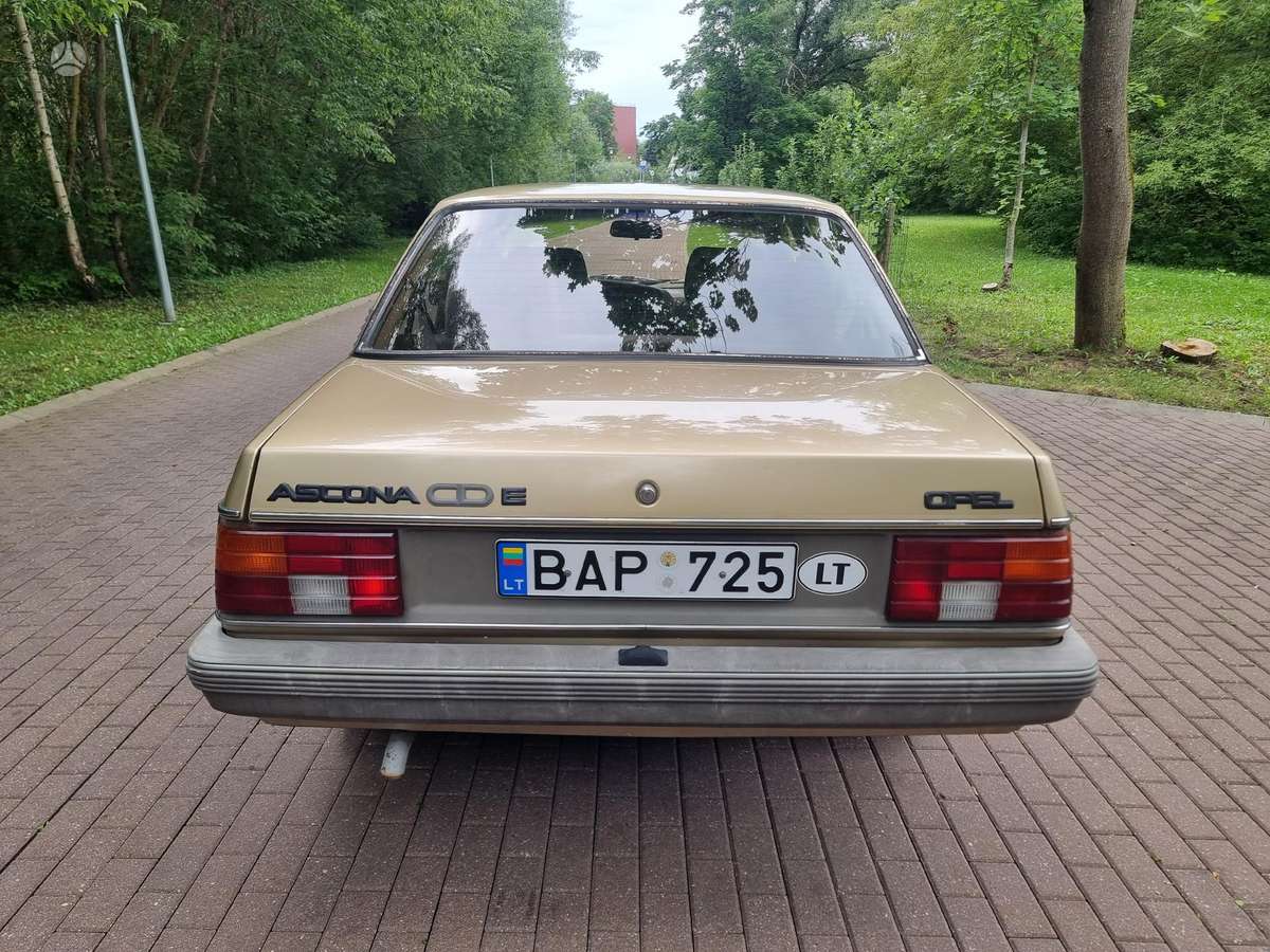 Opel Ascona, 1.8 l., Седан