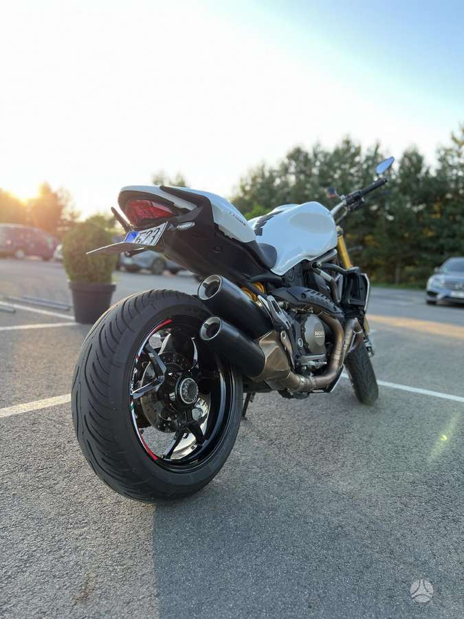 Ducati Monster 1200cc, street / classic