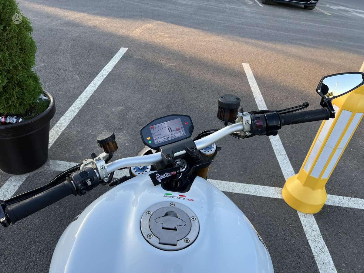 Ducati Monster 1200cc, street / classic