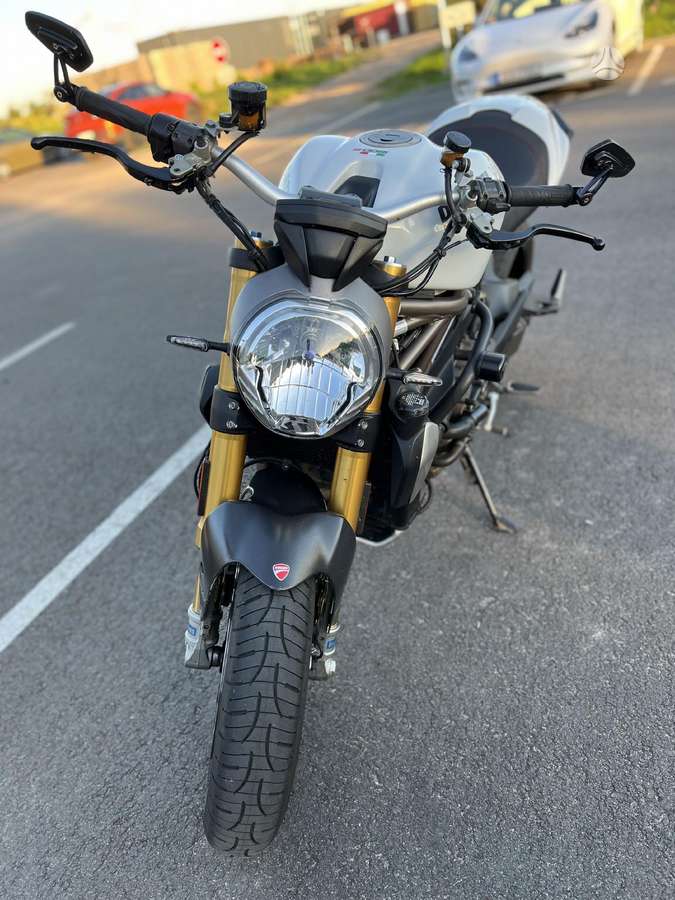 Ducati Monster 1200cc, street / classic