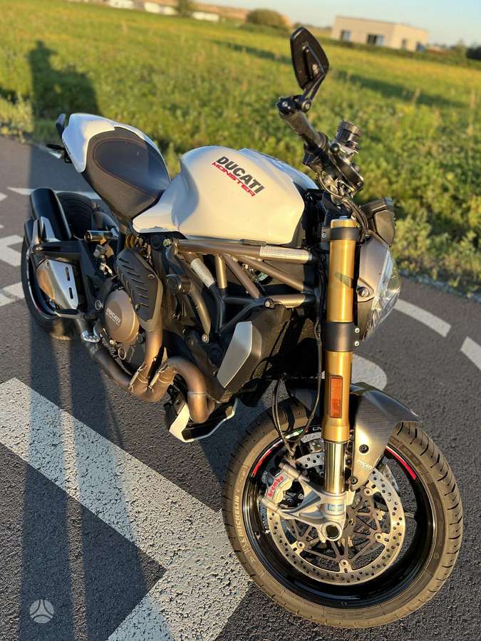 Ducati Monster 1200cc, street / classic