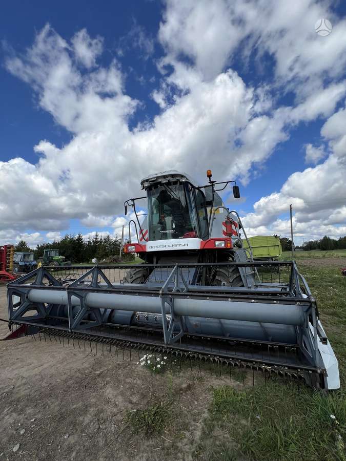 Rostselmash Vector 420, combine harvesters