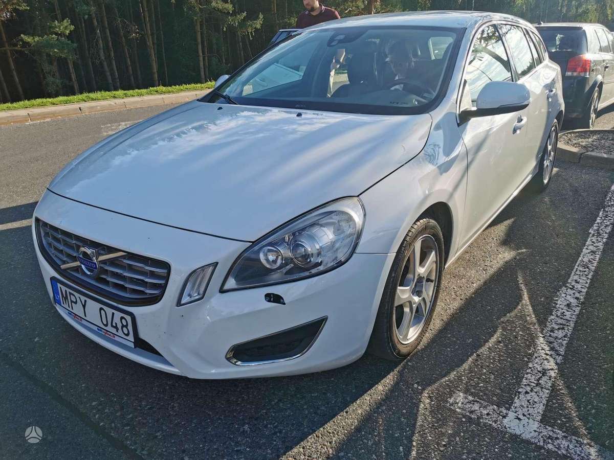 Volvo V60, universalas