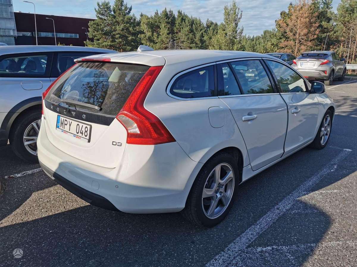 Volvo V60, universalas