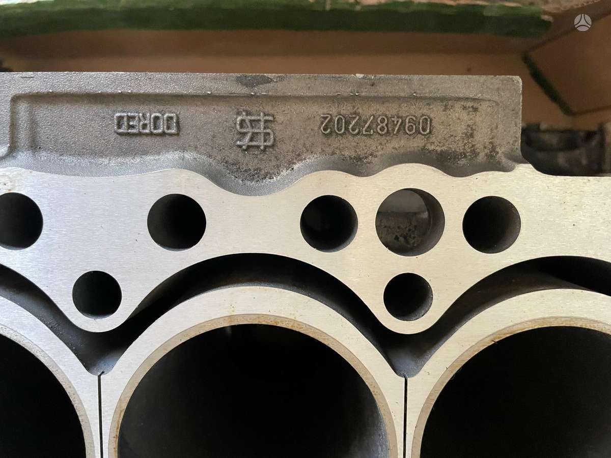 Volvo XC70, D5244T15, engine block