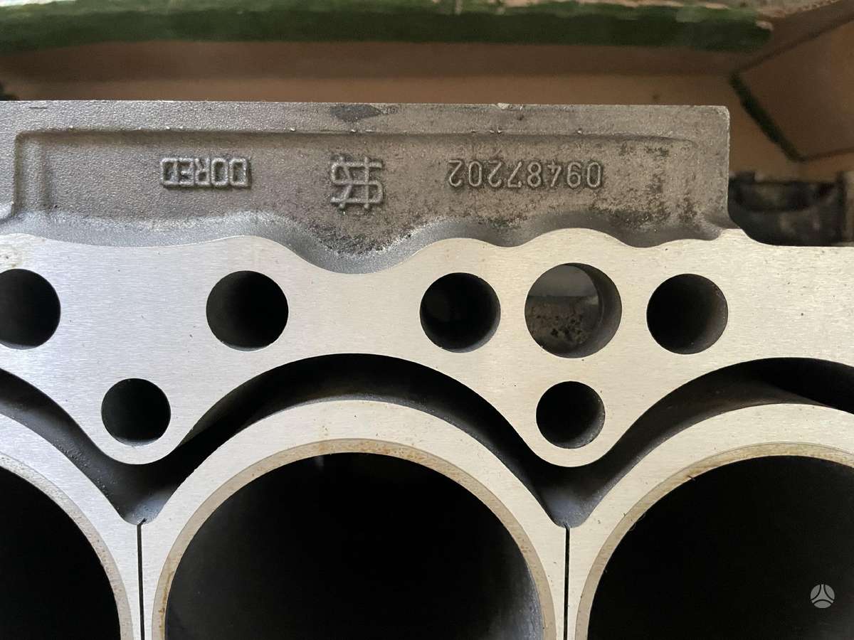 Volvo XC70, D5244T15, engine block