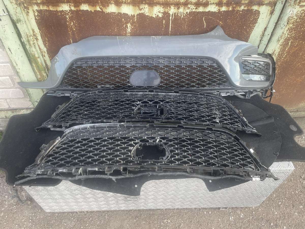 Chrysler Pacifica apdares detaļas