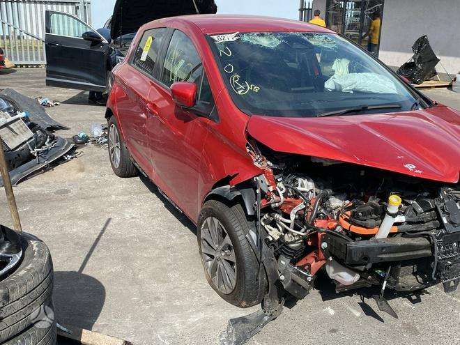 Renault Zoe for parts