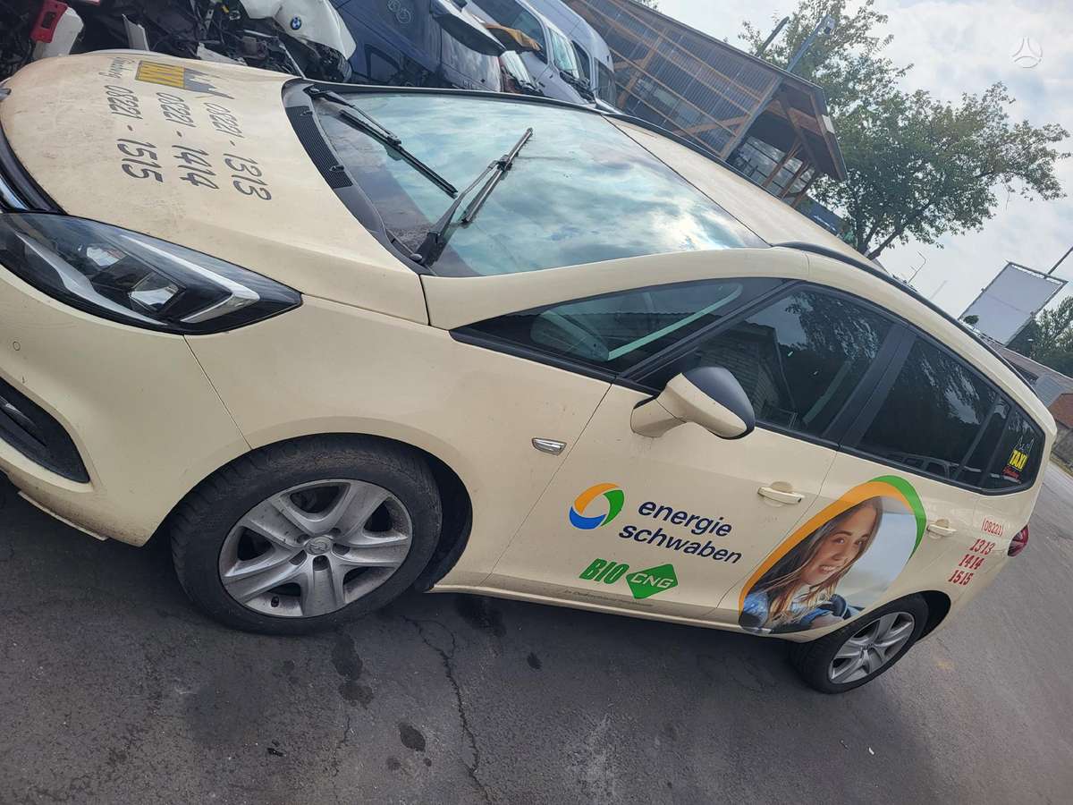 Opel Zafira dalimis