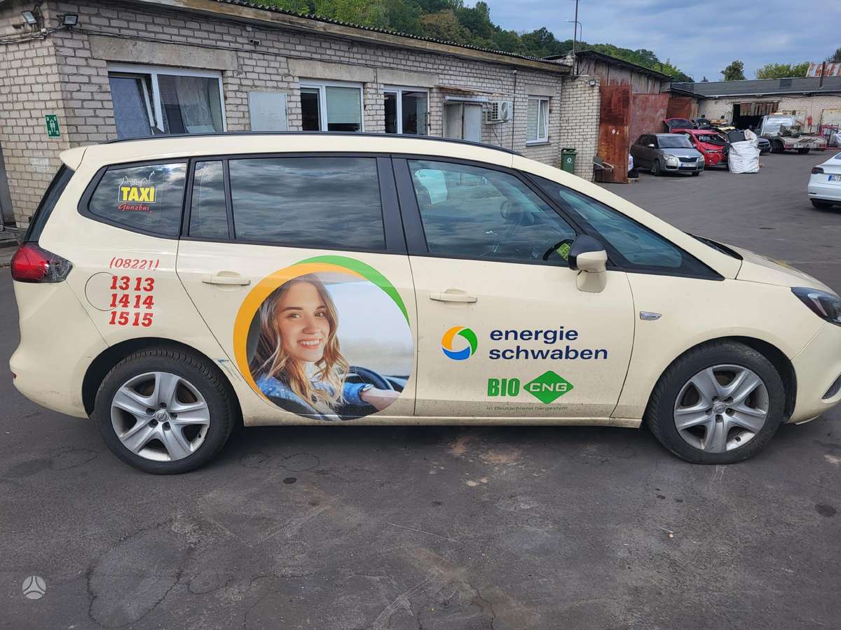 Opel Zafira dalimis
