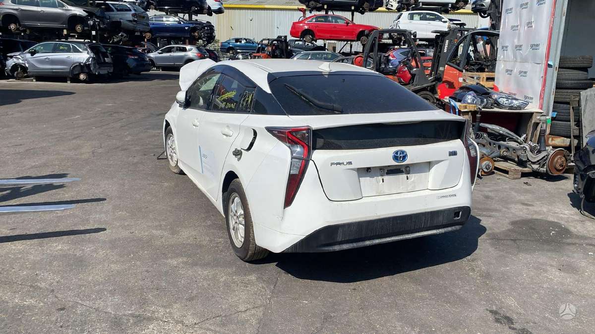 Toyota Prius по частям