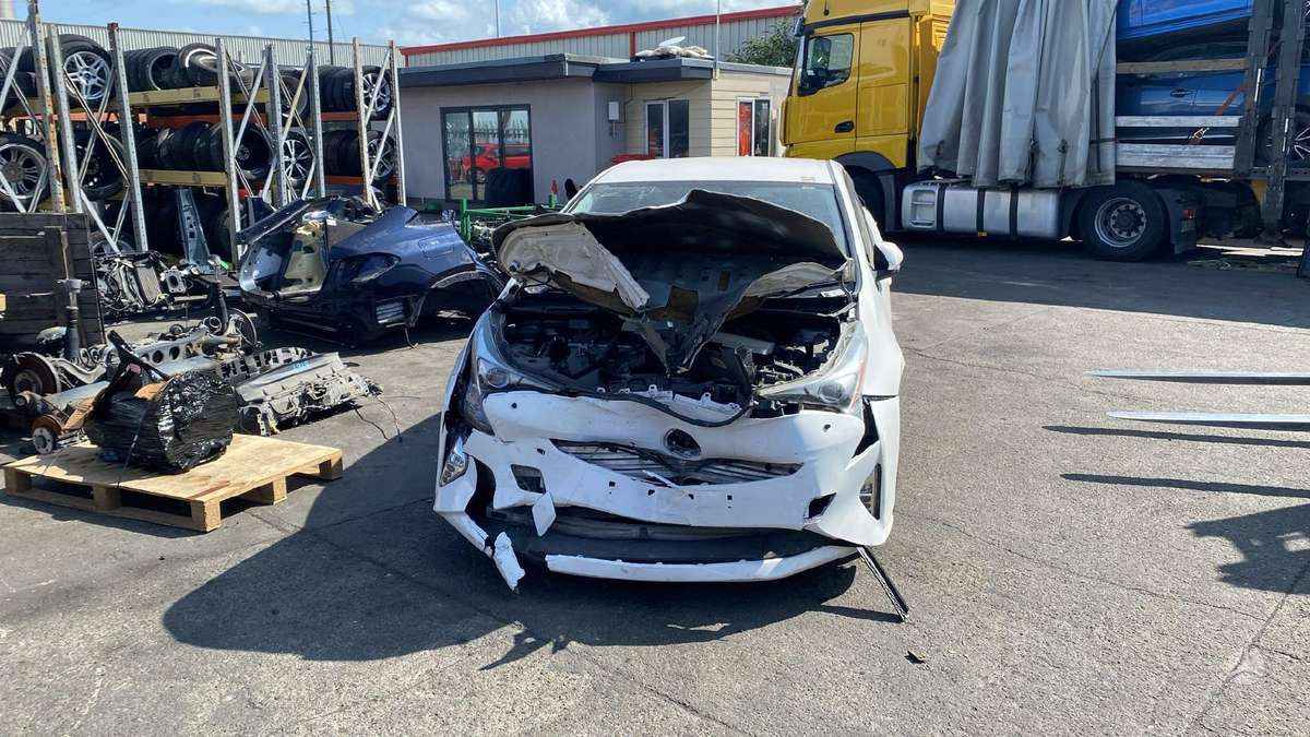 Toyota Prius по частям