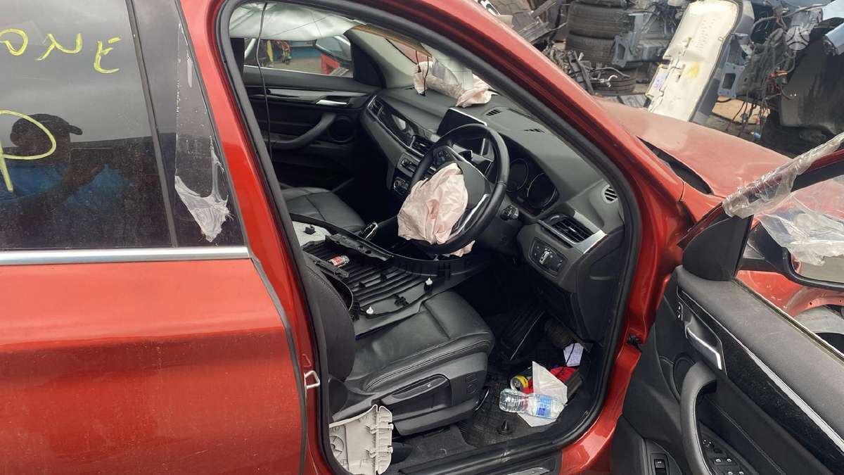 BMW X1 dalimis