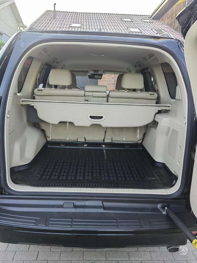 Toyota Land Cruiser - 7