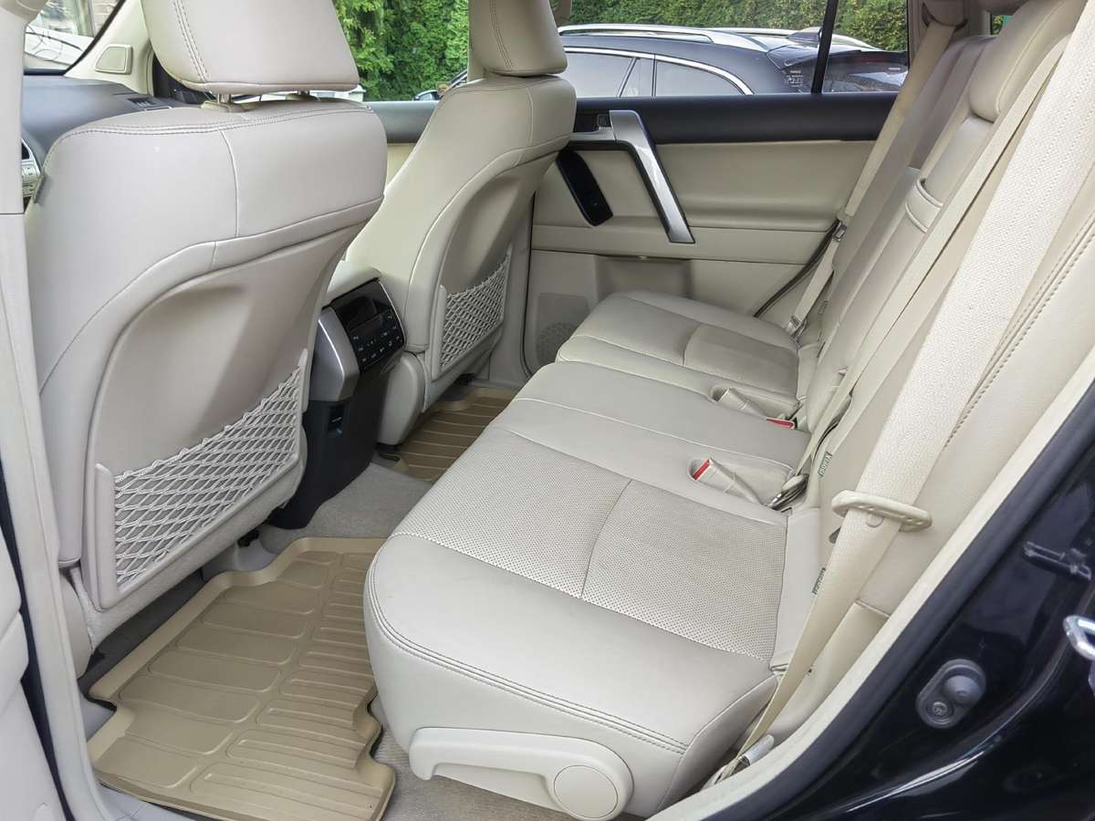 Toyota Land Cruiser - 11