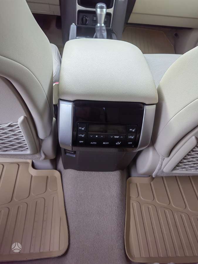 Toyota Land Cruiser - 12