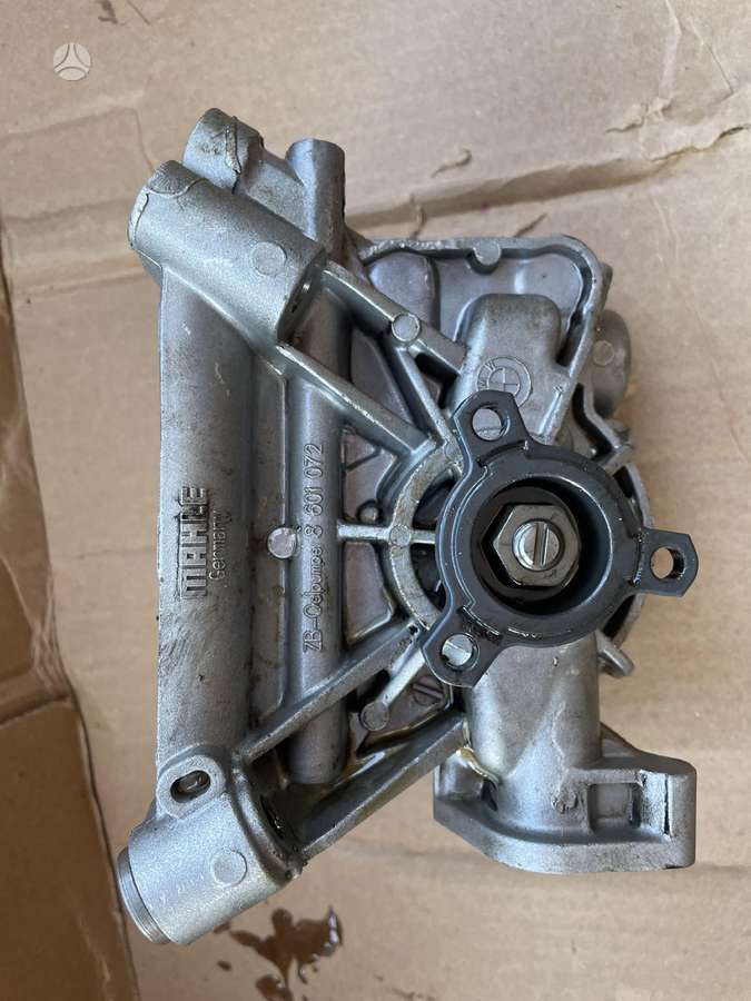 BMW 750, 8601072 n63b44c, детали двигателя