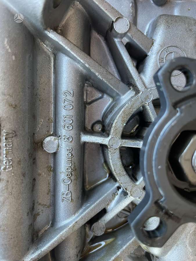 BMW 750, 8601072 n63b44c, детали двигателя
