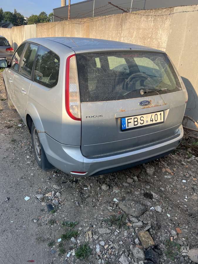 Ford Focus dalimis