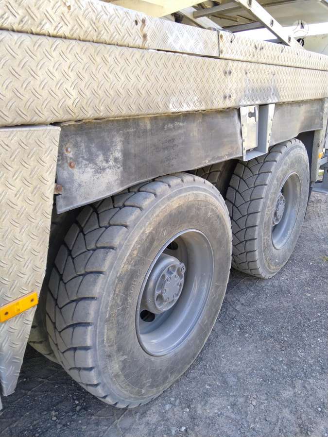 Volvo 340, crane