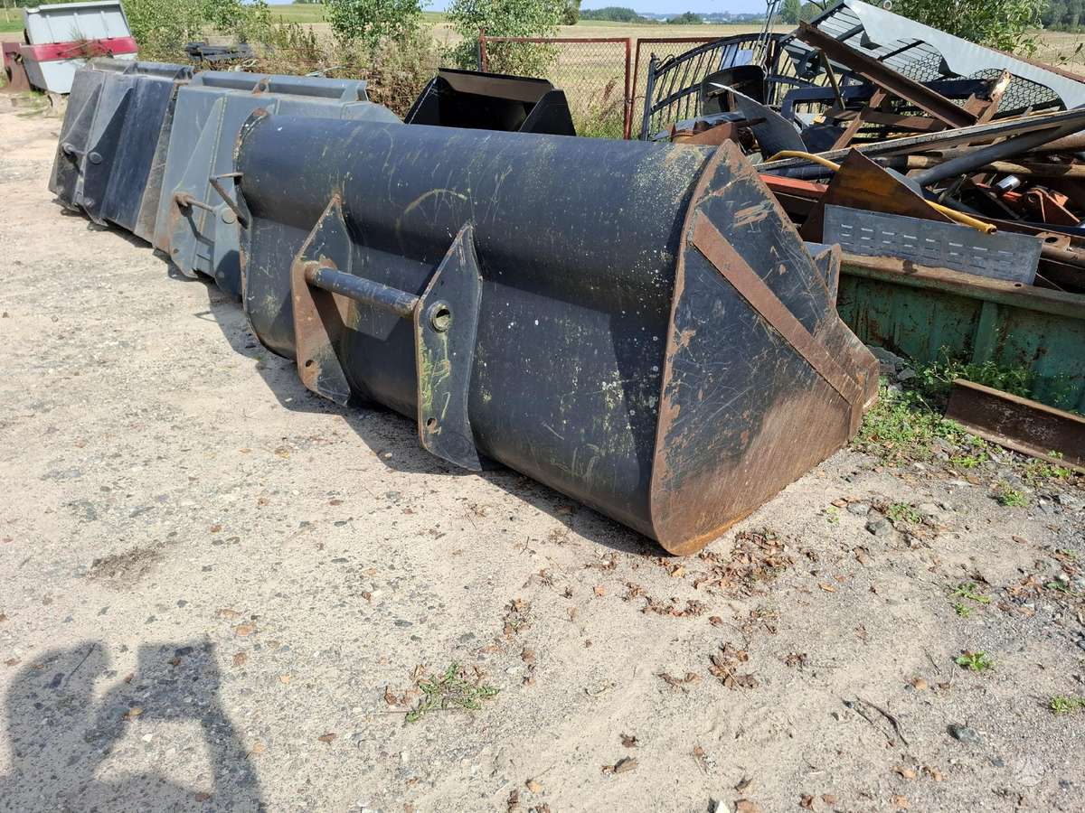 JCB Manituo, kaušai