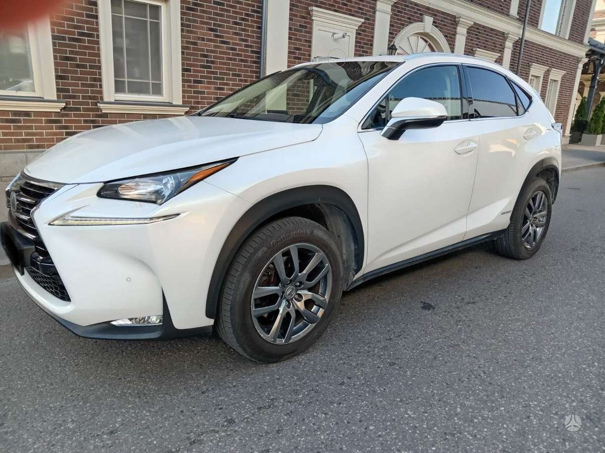 Lexus NX 300, 2.5 l., off-road / crossover