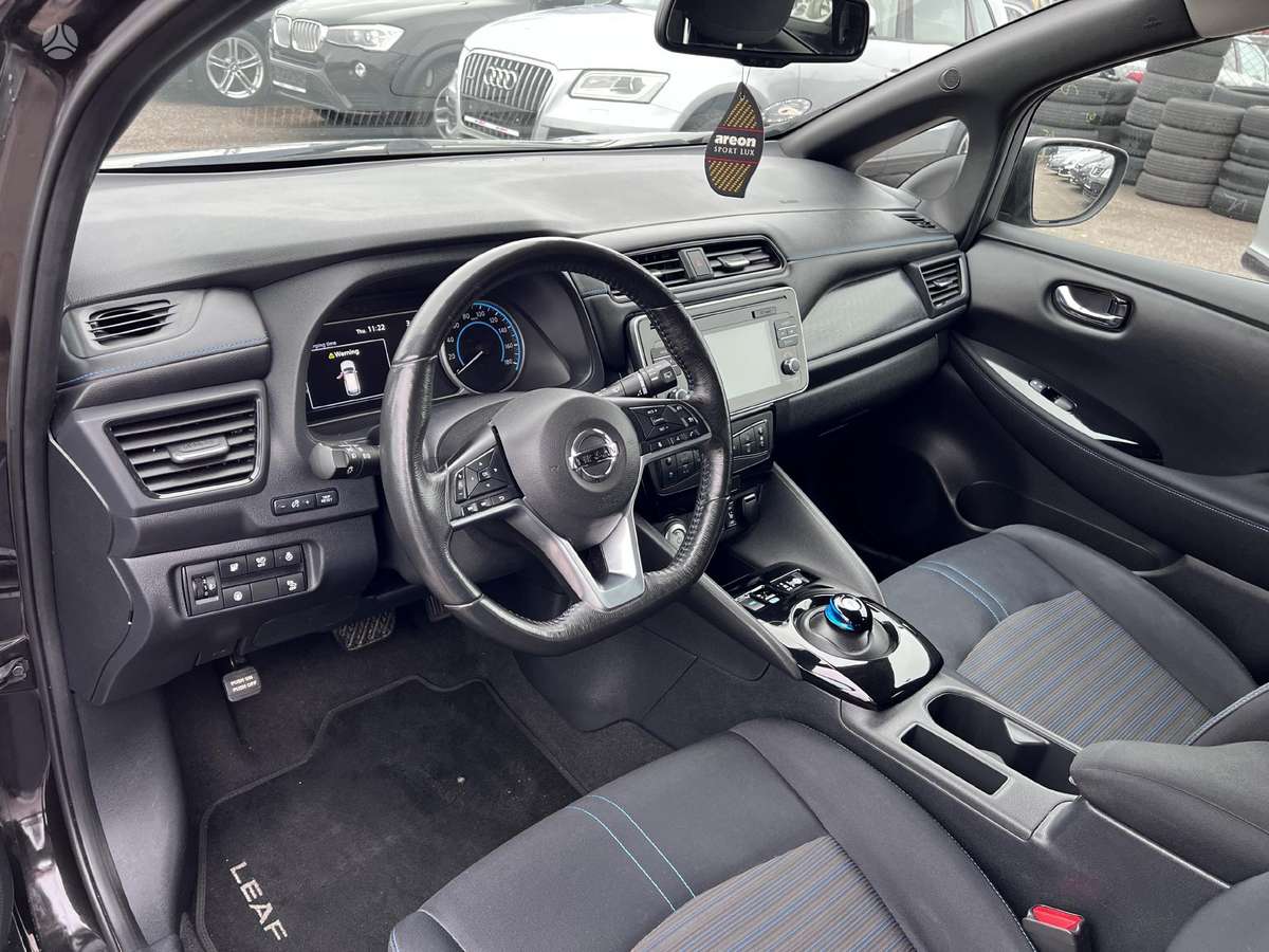 Nissan Leaf, 40 kWh, hatchback