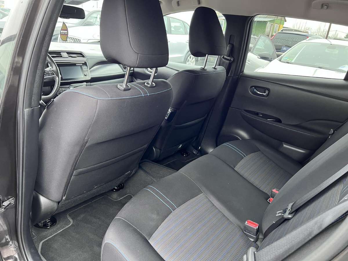 Nissan Leaf, 40 kWh, hatchback