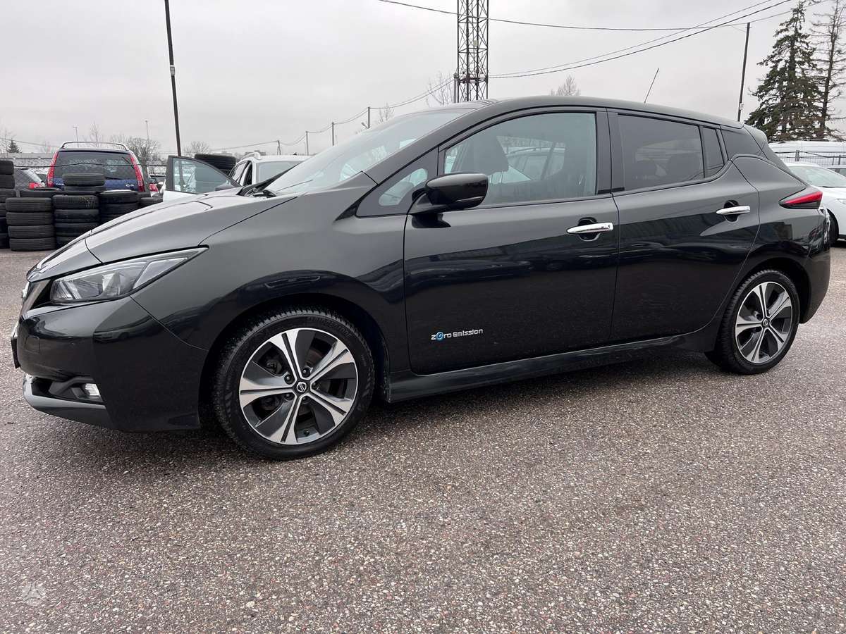 Nissan Leaf, 40 kWh, hatchback