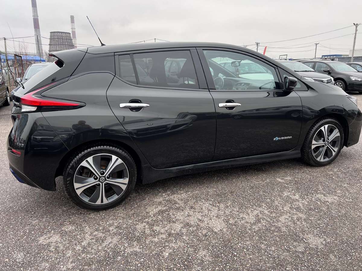Nissan Leaf, 40 kWh, hatchback