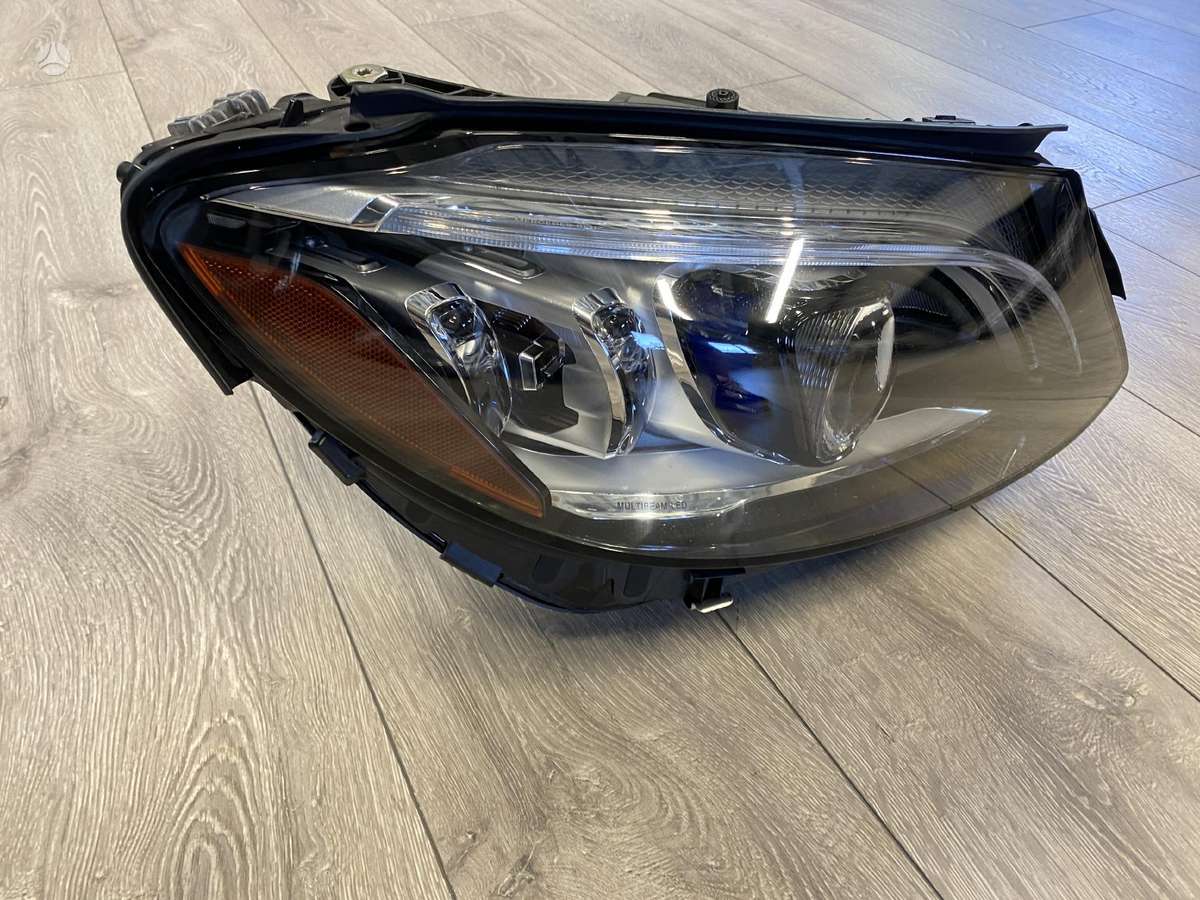Mercedes-Benz C klasė lights