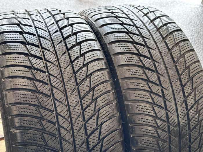 Bridgestone Blizzak lm001, winter 225/40 R18
