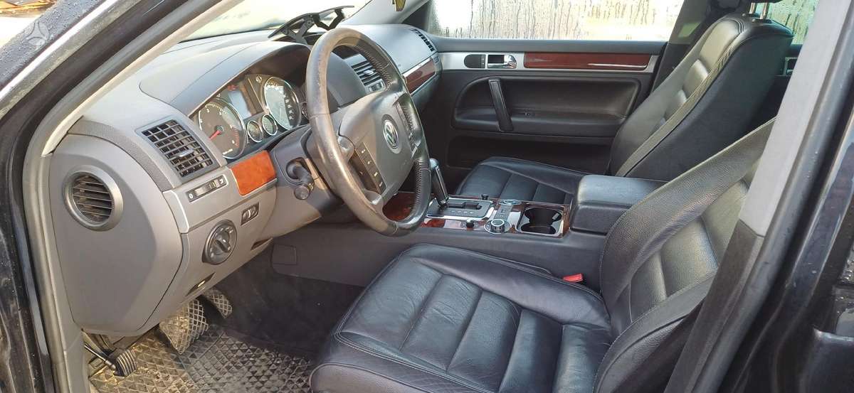 Volkswagen Touareg dalimis