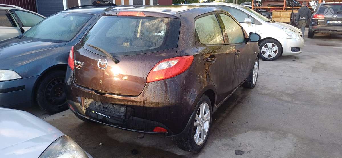 Mazda 2 dalimis