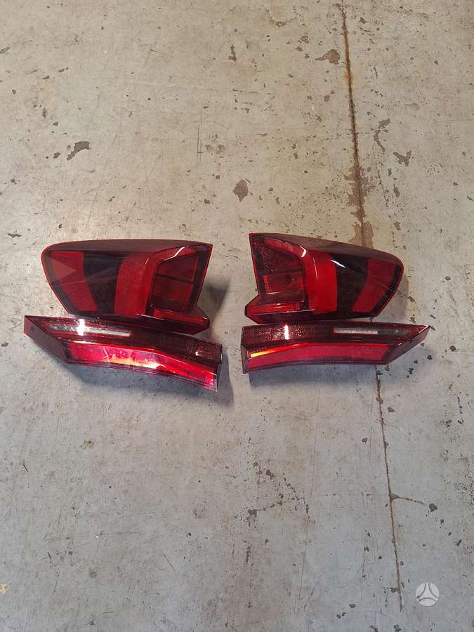 BMW X1 dalimis. U11 durys dangtis stopai