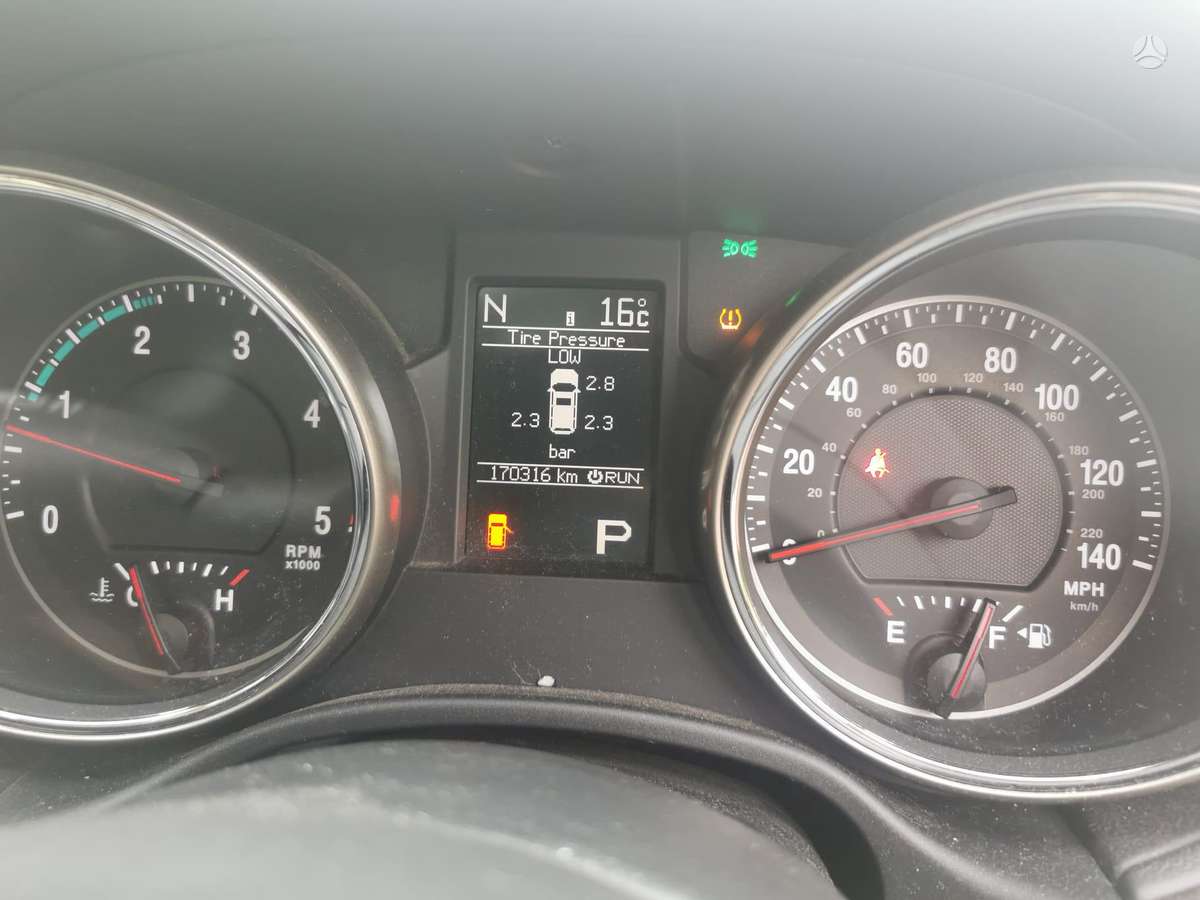 Jeep Grand Cherokee dalimis