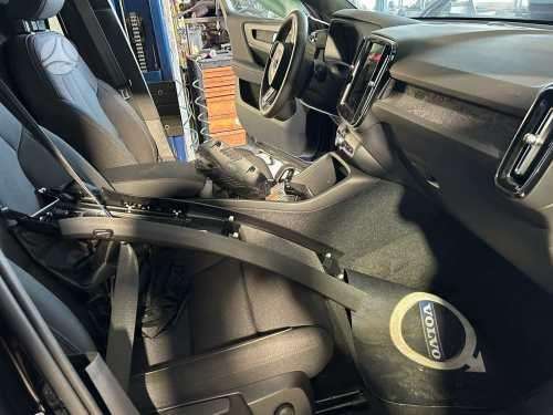 Volvo C40 dalimis