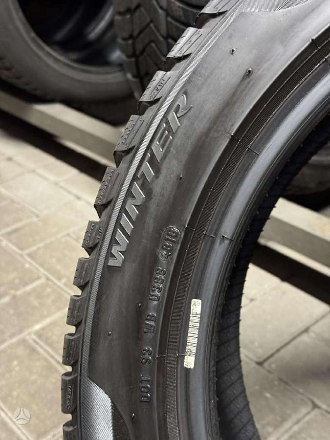 Pirelli WINTER SOTTOZERO 3, winter 235/45 R18