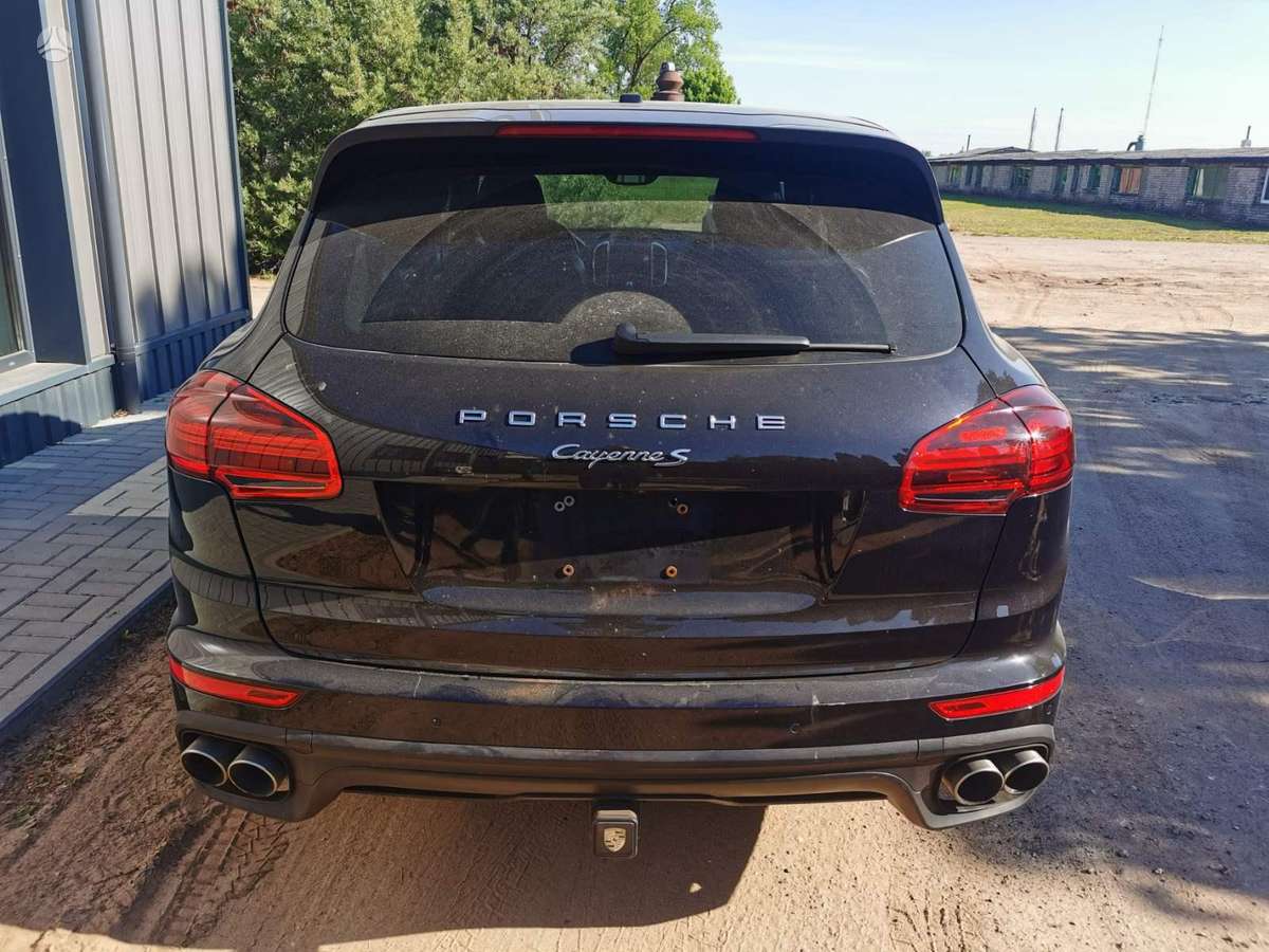 Porsche Cayenne dalimis