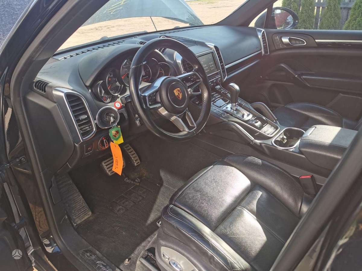 Porsche Cayenne dalimis