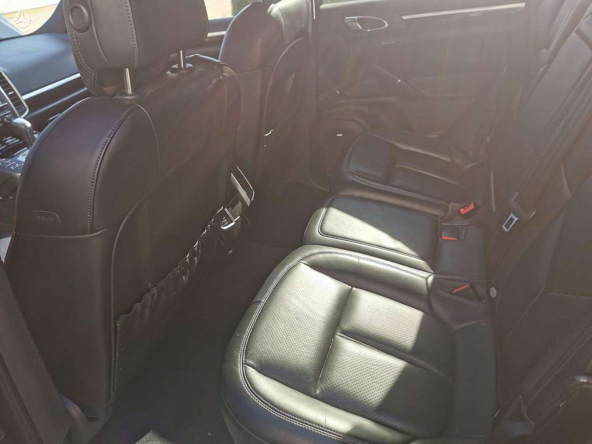 Porsche Cayenne dalimis