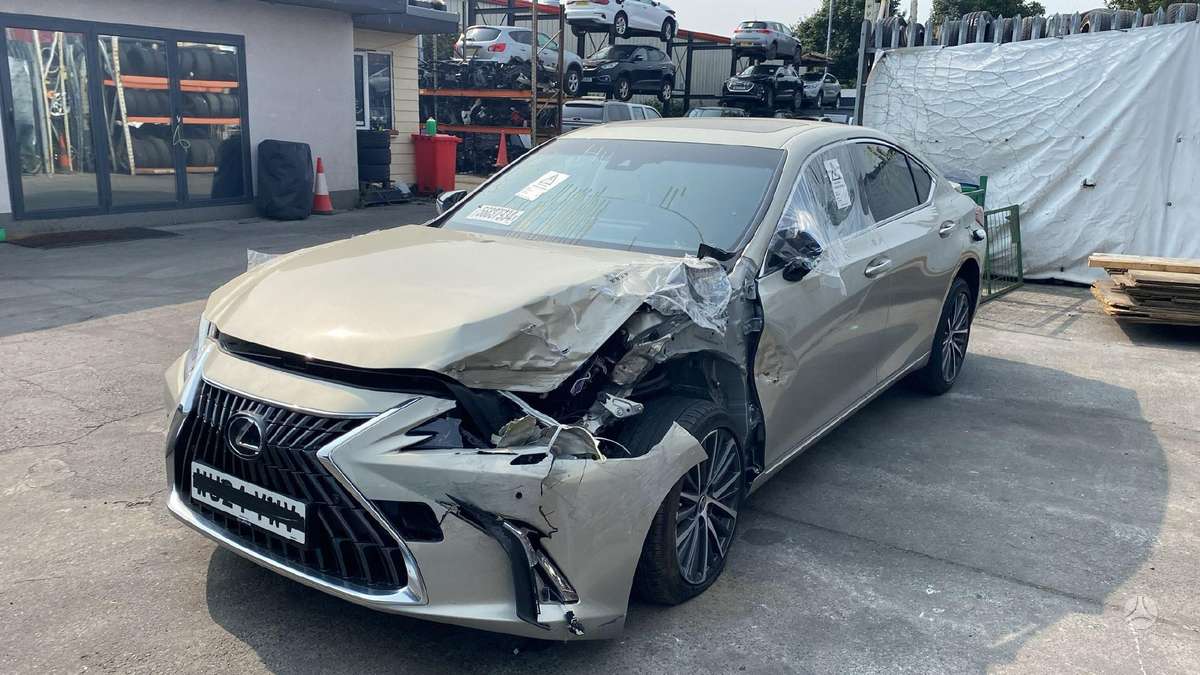 Lexus ES 300h dalimis