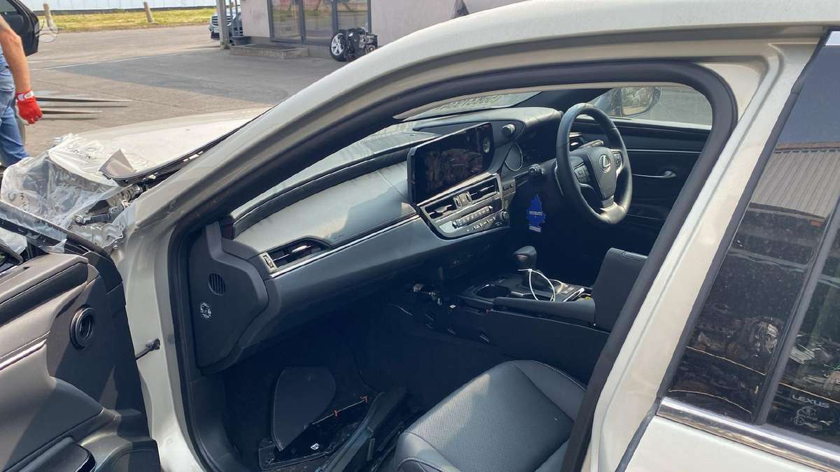 Lexus ES 300h по частям
