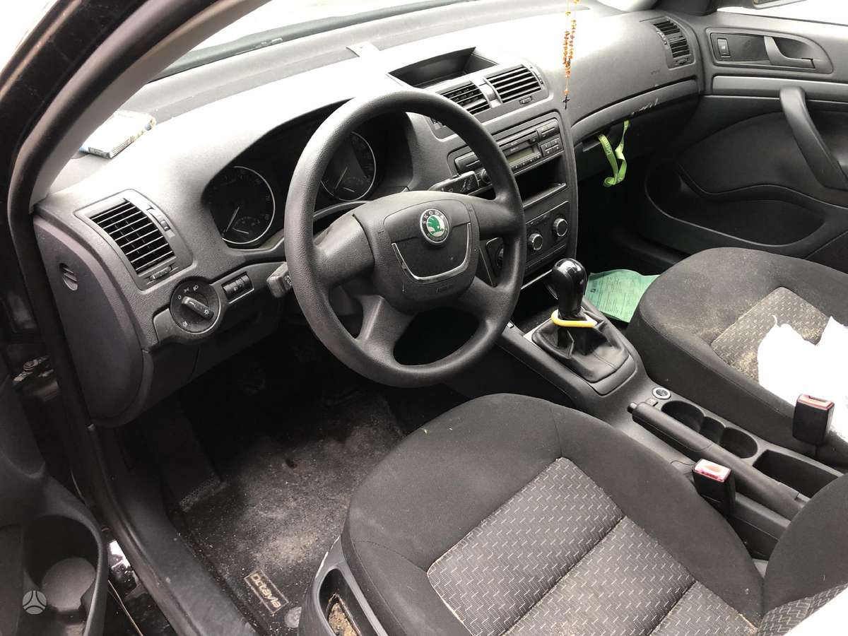 Skoda Octavia dalimis