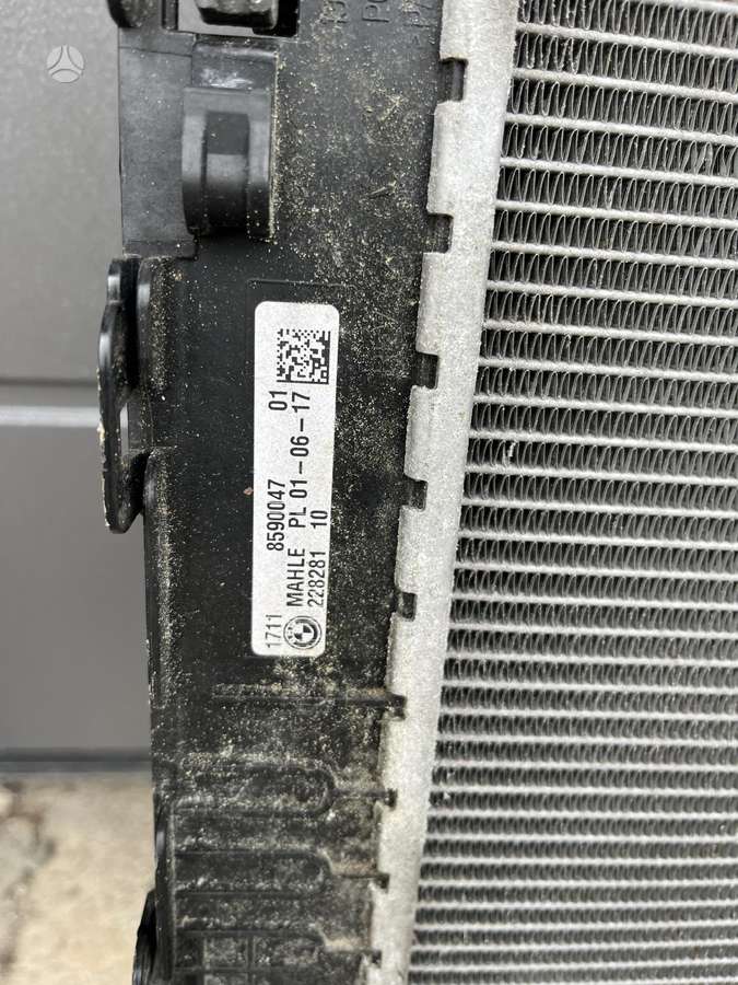 BMW 7 serija sparnai