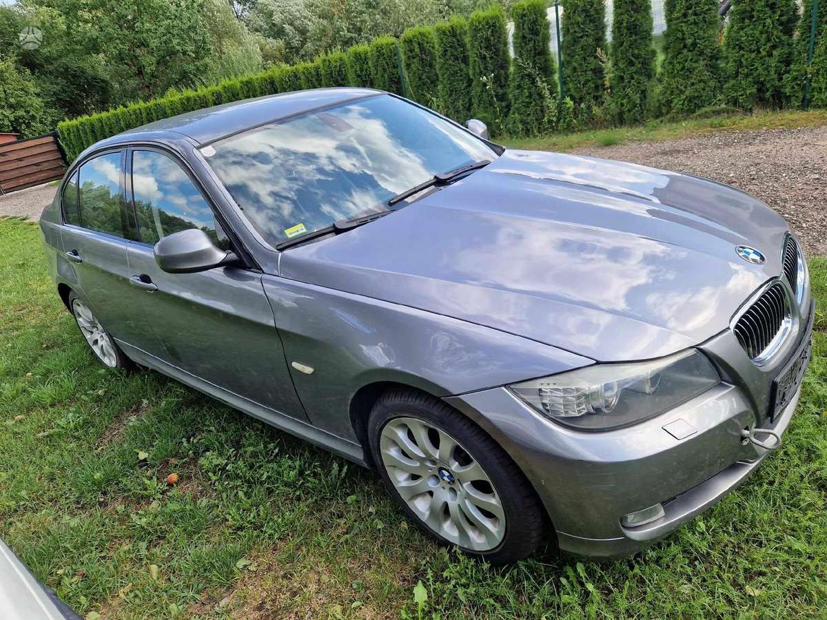 BMW 330 Dalimis