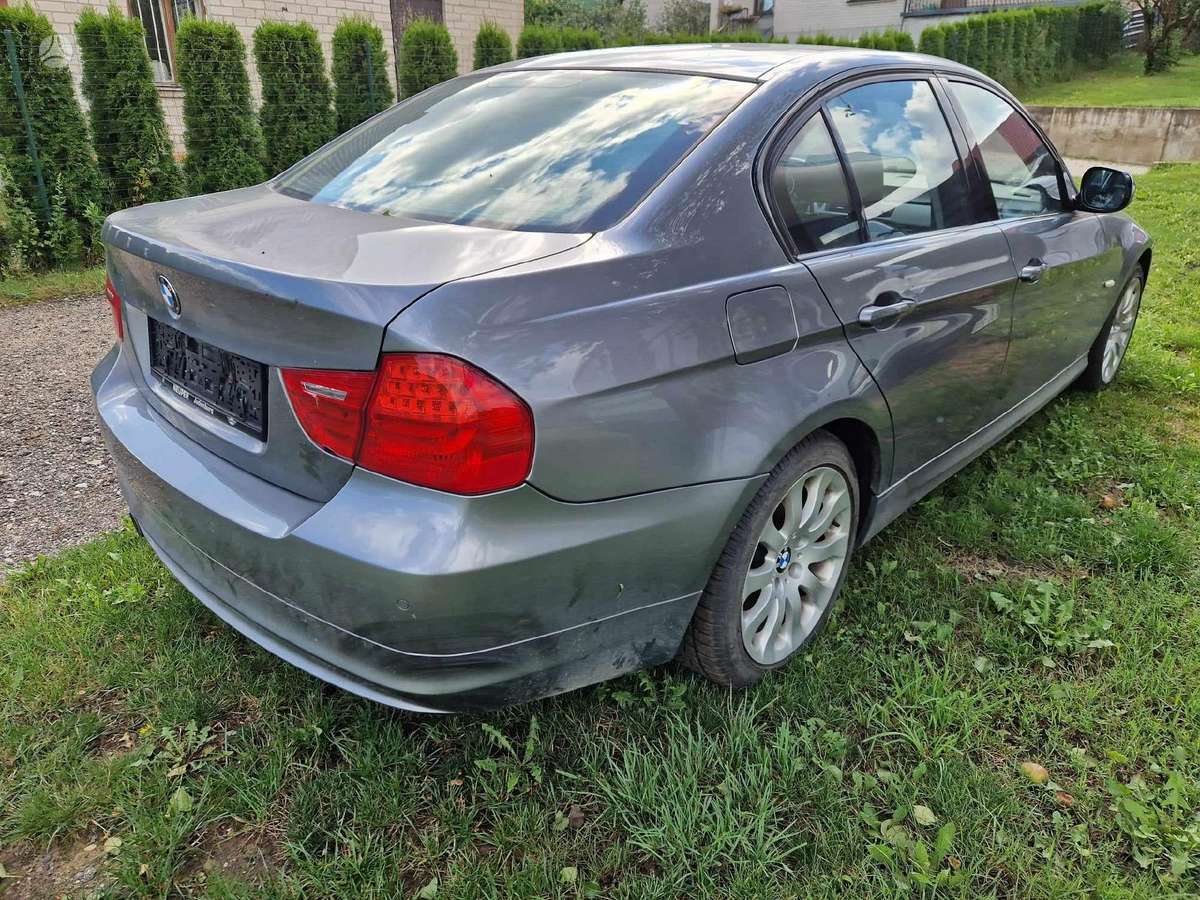 BMW 330 Dalimis