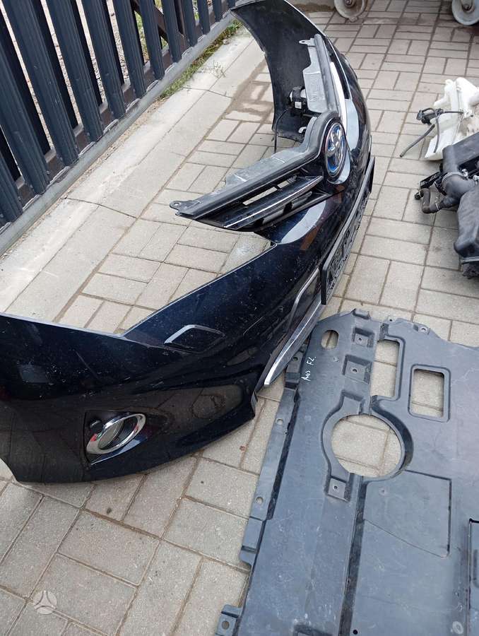 Toyota Auris kėbulo dalys