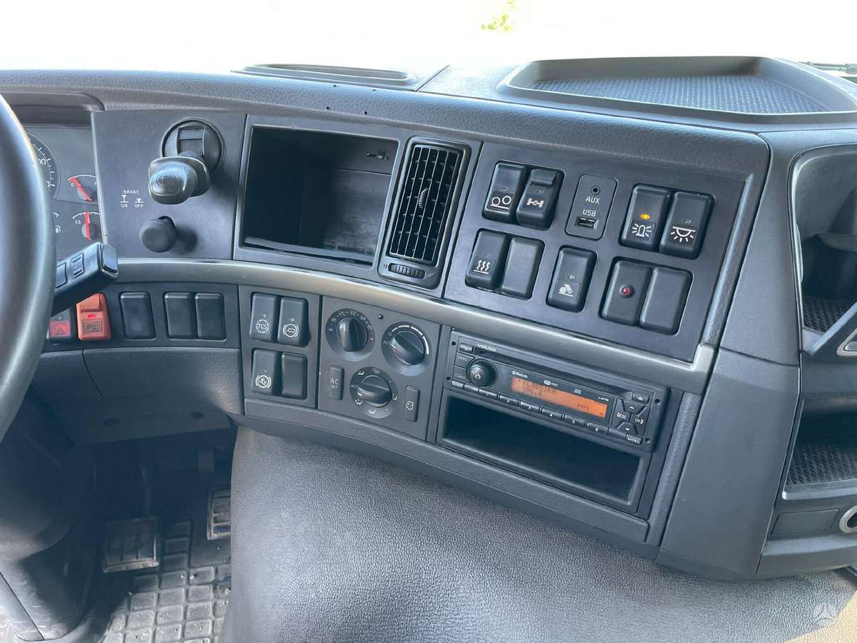 Volvo FM 420 6X2, single sleeper